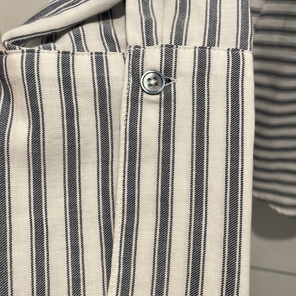 Mossimo button down top - Picture 3 of 7